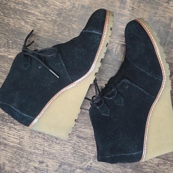💥TOM'S wedge heel black suede lace up booties. Sz 9.5 - Picture 1 of 8